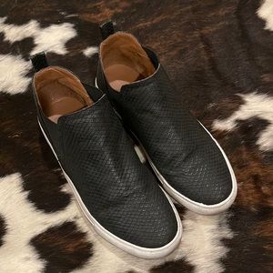 Women’s slip on sneakers!
